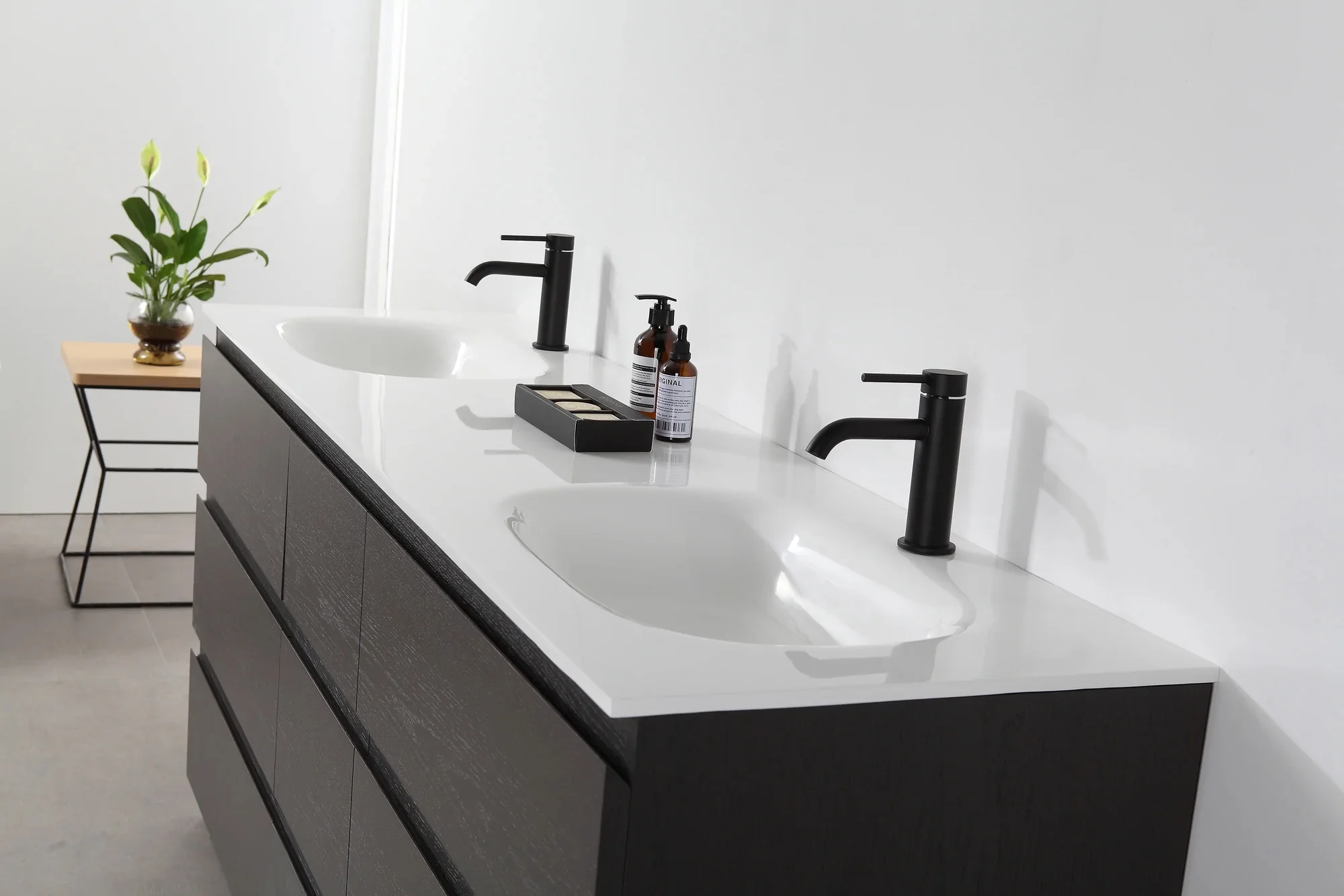 Modena Luxury Vanity (42"-72") 20 Modena Luxury Vanity (42"-72")